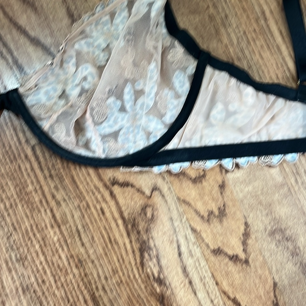 VS Leopard Print Floral Lace Unlined Bra - Picture 6 of 9
